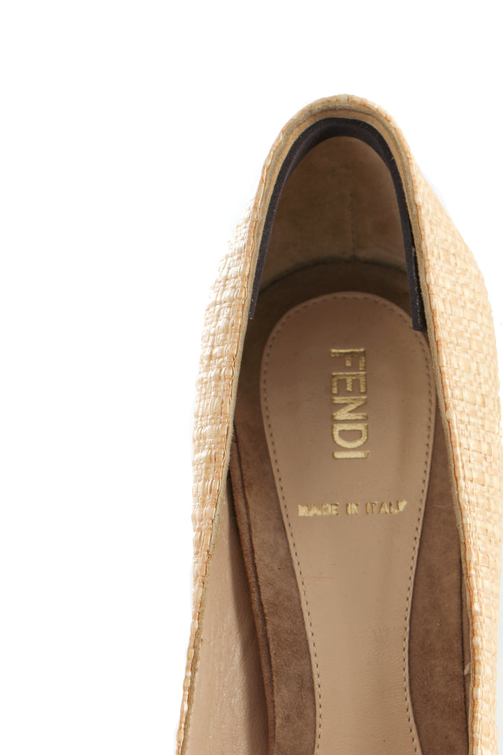 Pumps Fendi beige talla 6.5 USA, detalle de terciopelo preloved | ClosetRehab