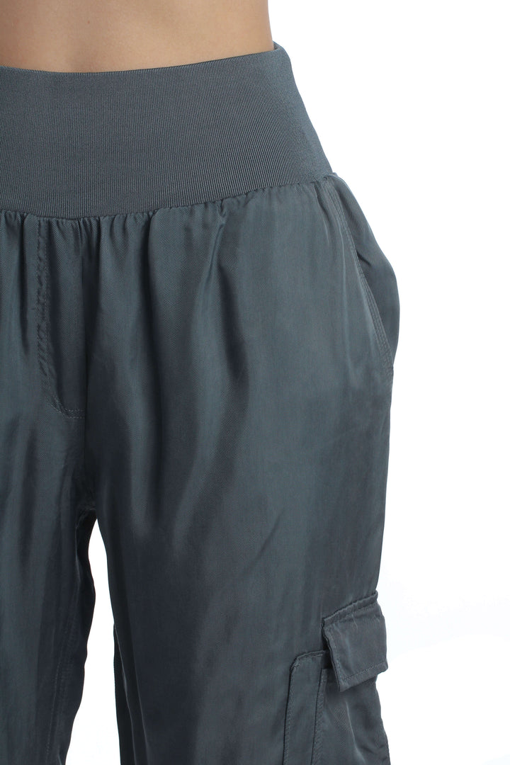 Pantalón Cinq à Sept azul, vista lateral – ClosetRehab