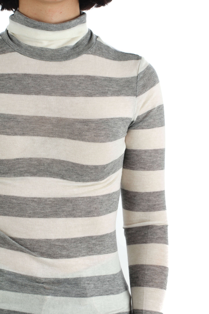 Blusa BCBG Maxazria gris, vista lateral – ClosetRehab