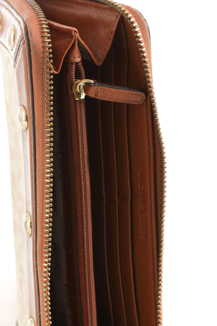 Cartera Michael Kors beige y café, detalle 5 – ClosetRehab