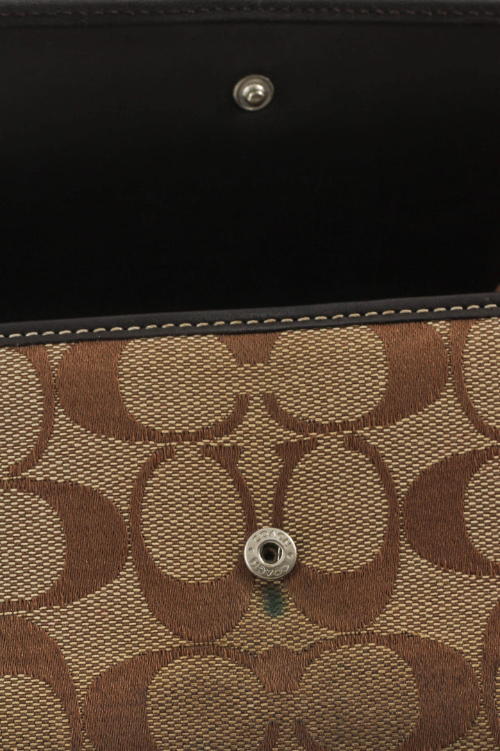 Monedero Coach café y estampado, detalle 6 – ClosetRehab