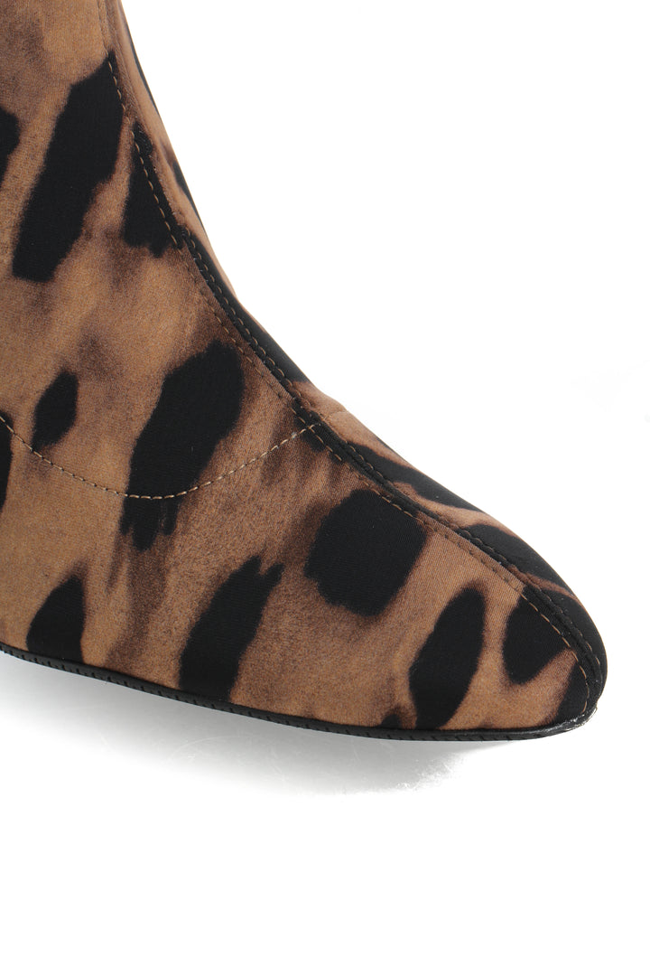 Zapato Stuart Weitzman café y estampado, detalle 8 – ClosetRehab
