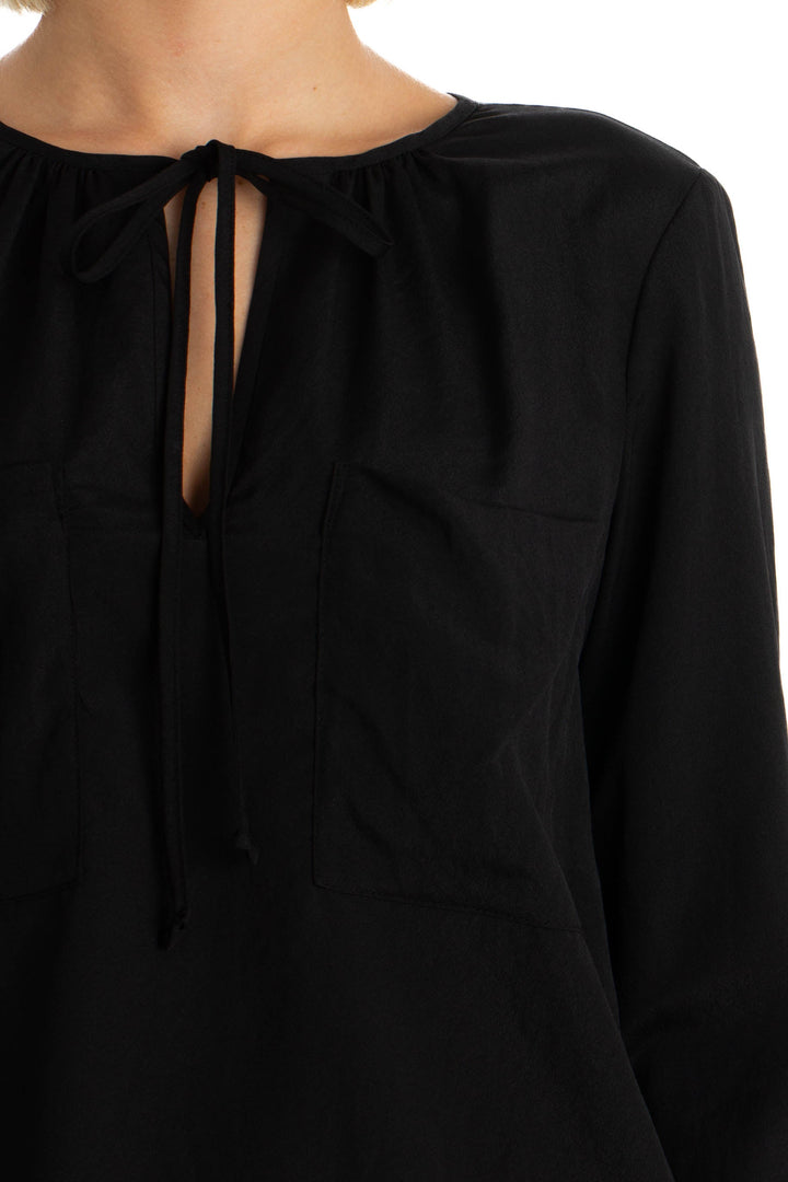 Blusa BCBG Maxazria negro, detalle – ClosetRehab