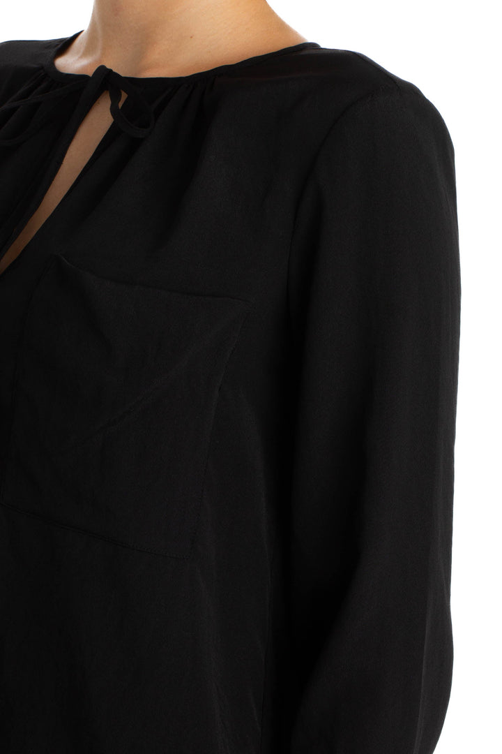 Blusa BCBG Maxazria negro, detalle 5 – ClosetRehab