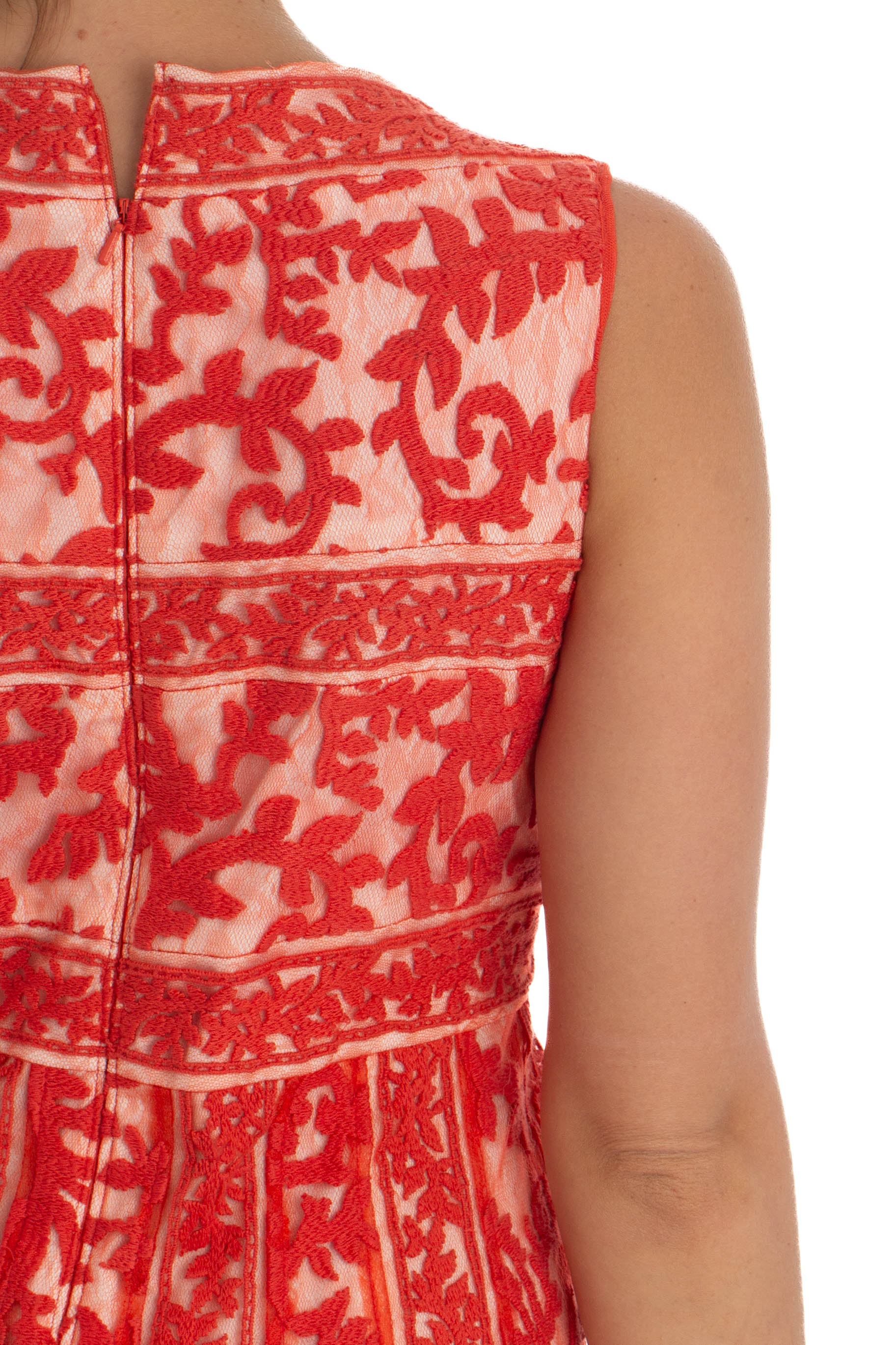 Tadashi Shoji, Talla 8